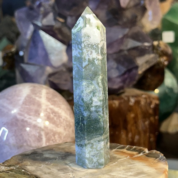 🔥SALE🔥 Moss Agate Crystal Point! - Picture 4 of 5